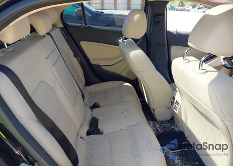 2018 Mercedes-Benz Gla 4Matic z USA, uszkodzony, nr VIN WDCTG4GB4JJ407395